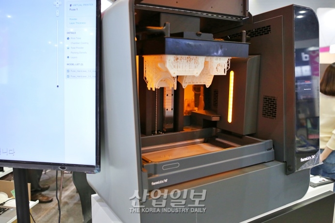 [심토스 2022] 빛 활용해 원료 경화시키는 ‘3D 프린터’