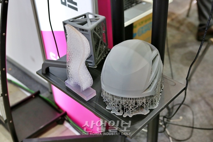 [심토스 2022] 빛 활용해 원료 경화시키는 ‘3D 프린터’
