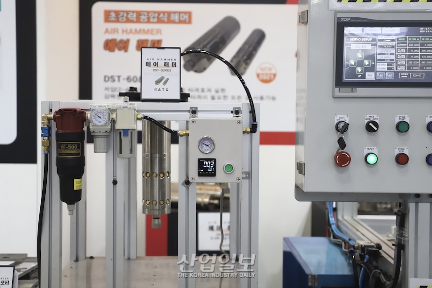 [심토스 2022] 순간 타결력 강화한 에어해머, 다이캐스팅 자동화 도와