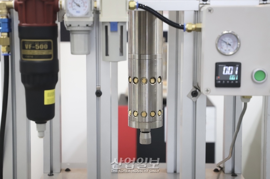 [심토스 2022] 순간 타결력 강화한 에어해머, 다이캐스팅 자동화 도와