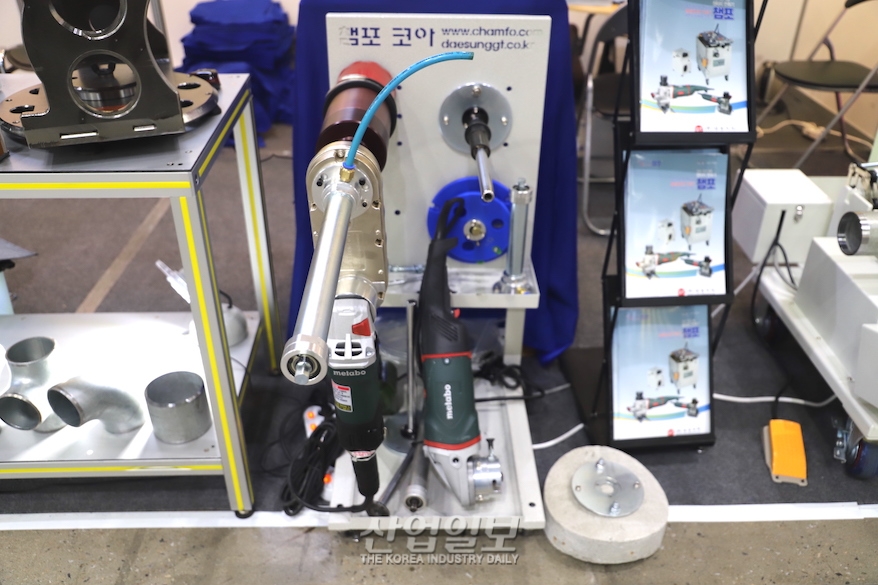 [심토스 2022] 가벼운 조립형 코어드릴, 좁은 공간 작업에 유용