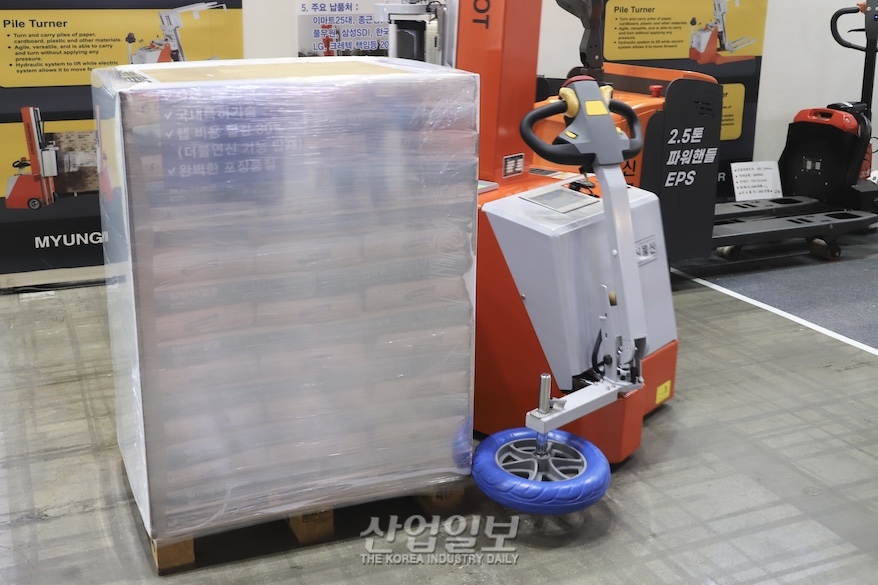 [심토스 2022] 랩 작업공정 돕는 로봇 전시