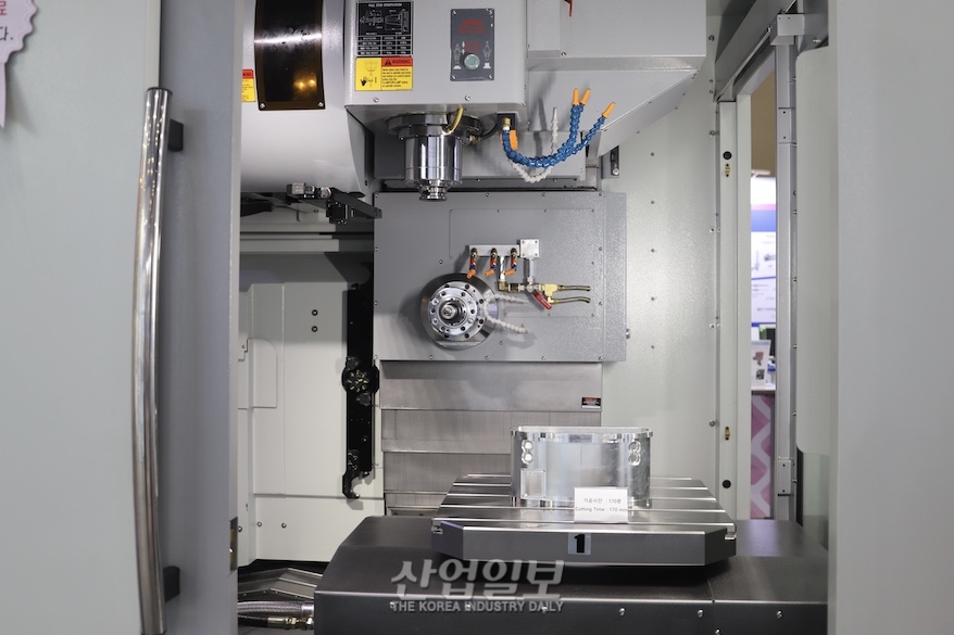 [심토스 2022] 수직·수평형 머시닝센터를 한 개의 기계로 결합