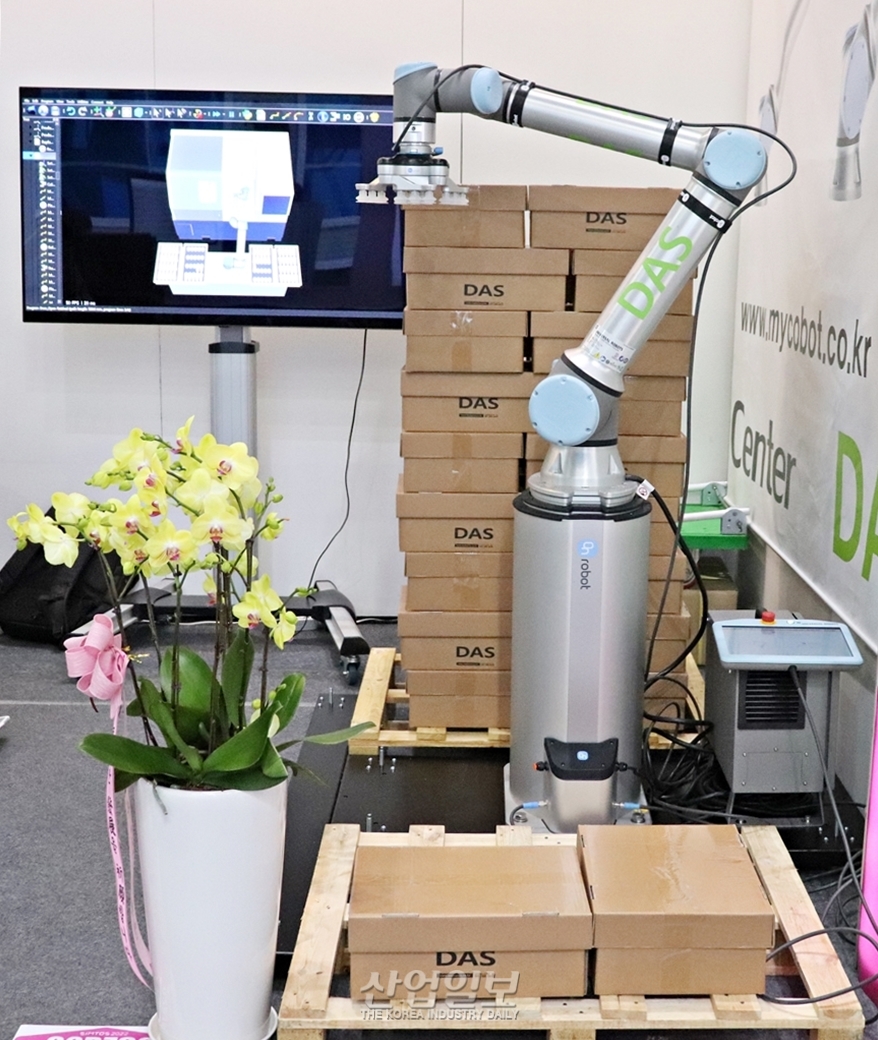 [심토스 2022] 로봇과 함께 작업하는 CNC 데모