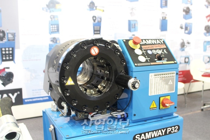 [심토스 2022] 유압호스와 노즐 한 몸으로 만드는 유압호스 압착기