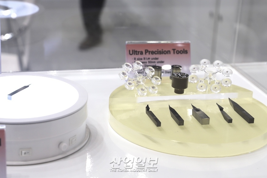[심토스 2022] 외관 광택내고 렌즈 가공도…다이아몬드공구 활용분야 다양