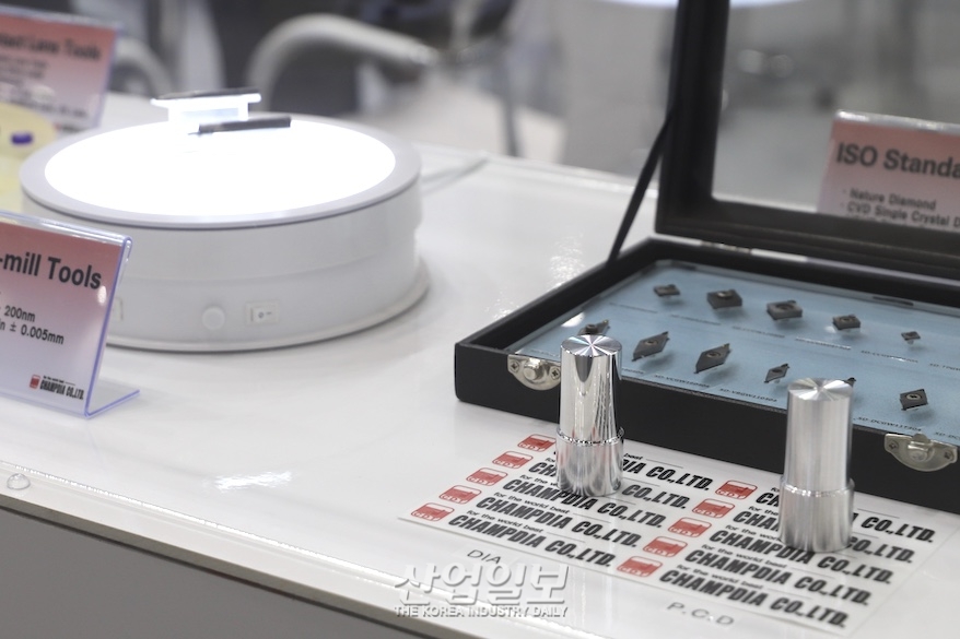 [심토스 2022] 외관 광택내고 렌즈 가공도…다이아몬드공구 활용분야 다양