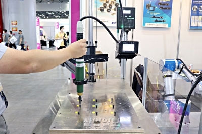 [심토스 2022] 토크 센서 내장한 나사 자동 체결기