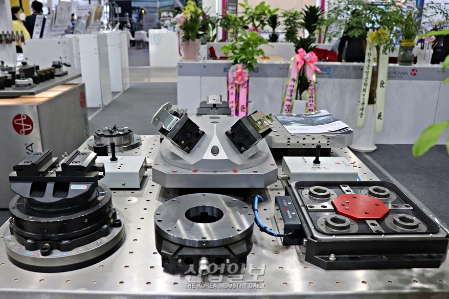 [심토스 2022] 공장 자동화를 위한 파레트 체인저