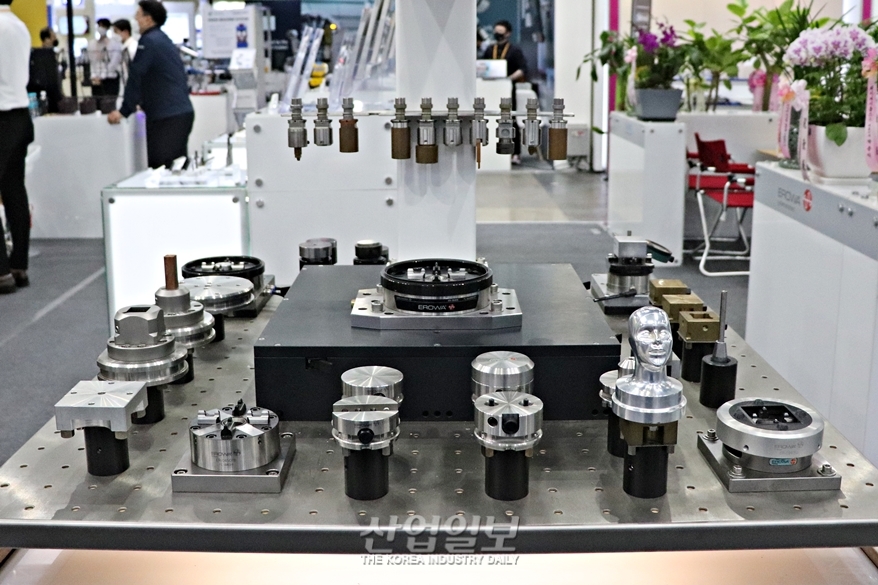 [심토스 2022] 공장 자동화를 위한 파레트 체인저