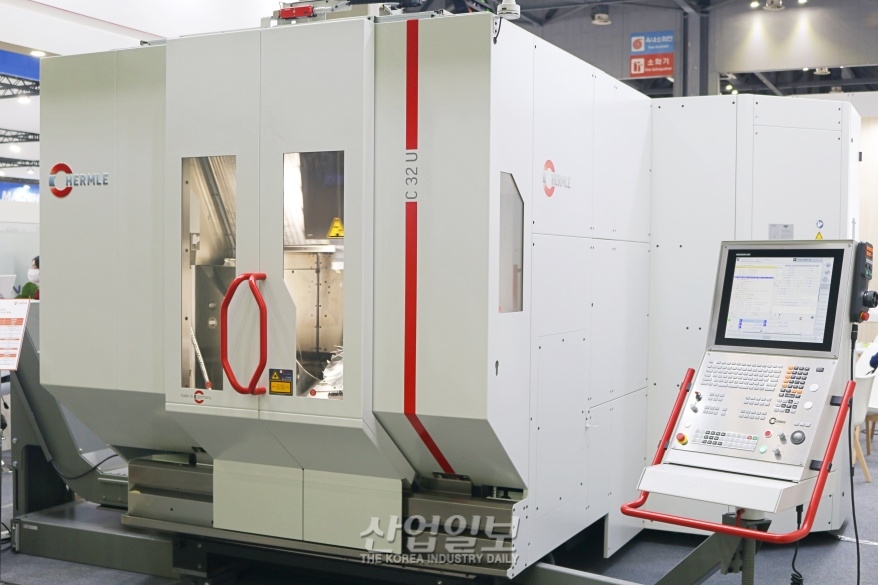 [심토스 2022] 제품 정밀도 높이는 5축 가공기