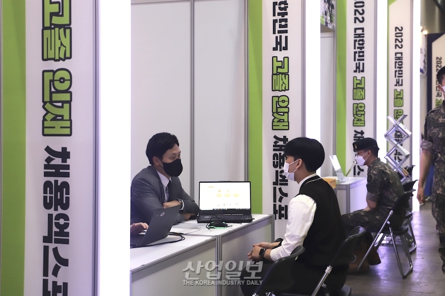 [포토뉴스] “능력있는 고졸 인재 채용합니다”