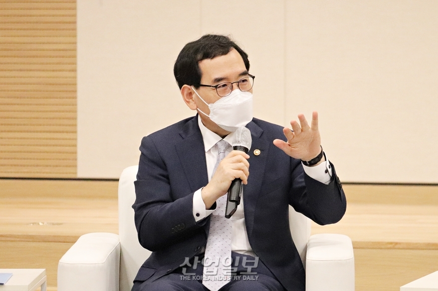 이창양 산업부 장관 “중견기업 정책 더 넓고 깊게 만들 것”