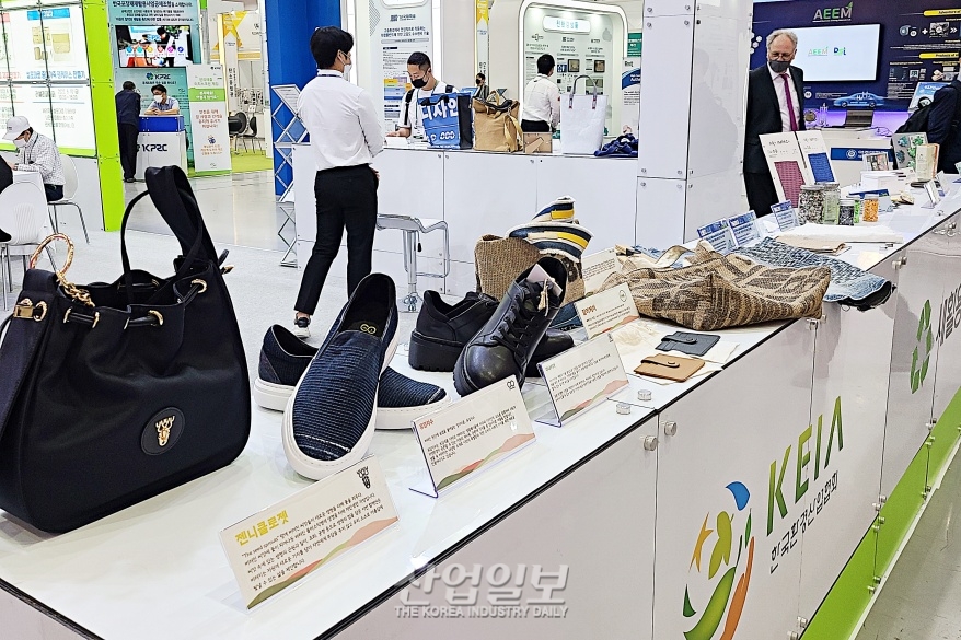 [ENVEX] '버려지는 목재' 아껴 나만의 책갈피로