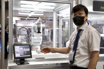 [국제물류산업대전] 6축 로봇과 머신비전의 만남…외관 검사 자동화 구현
