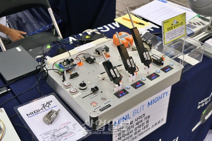 [국제연구·실험 및 첨단분석장비전] 탈착 및 90° 회전 장착 가능한 ‘엑츄에이터’