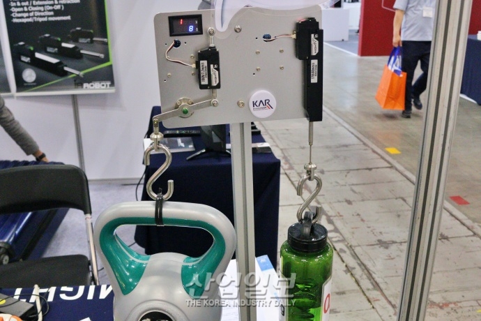 [국제연구·실험 및 첨단분석장비전] 탈착 및 90° 회전 장착 가능한 ‘엑츄에이터’