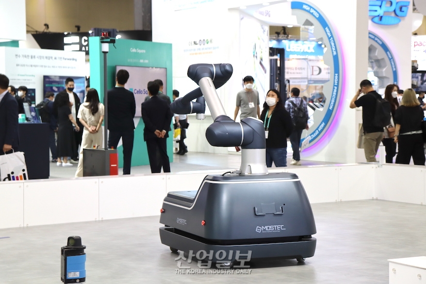 [국제물류산업대전] 협동로봇 장착한 자율주행 물류로봇