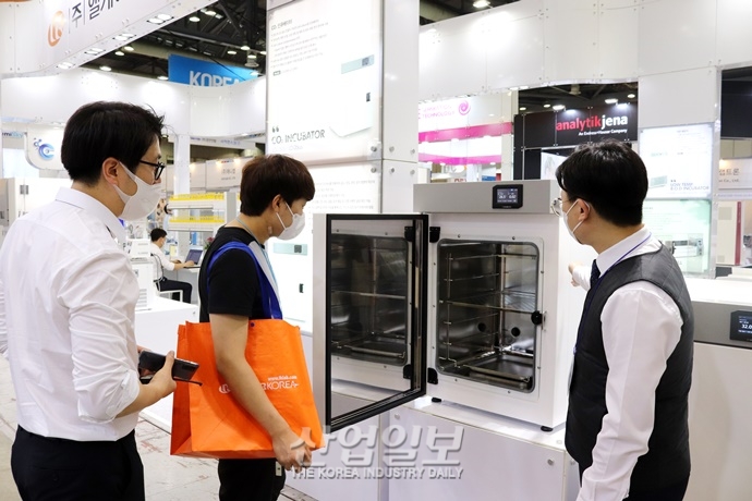 [국제연구·실험 및 첨단분석장비전] 기구·초자 멸균에 활용하는 고압증기 멸균기