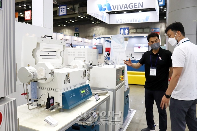 [국제연구·실험 및 첨단분석장비전]고진공 구현하는 설비 시스템 선보여