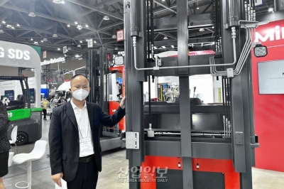 [코리아팩] 좁은 통로쯤은…다방향 이송 장비 AGV