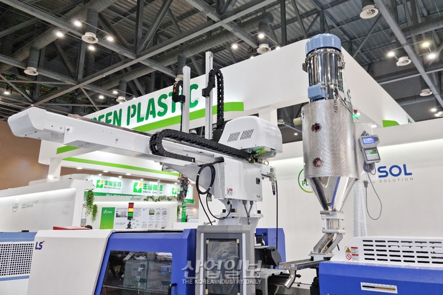 [코리아팩] 협동로봇을 통한 사출자동화 시연