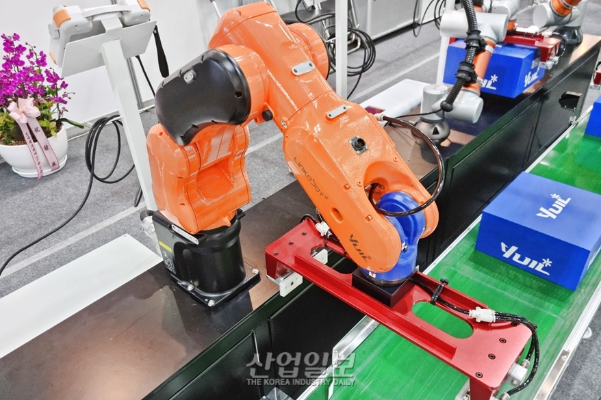 [코리아팩] 협동로봇을 통한 사출자동화 시연