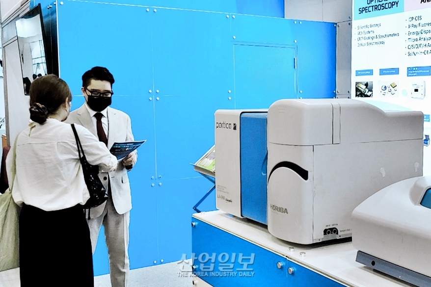 [코리아랩] 심층상담 진행하는 바이어들