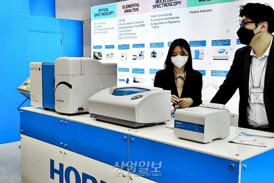 [코리아랩] 심층상담 진행하는 바이어들