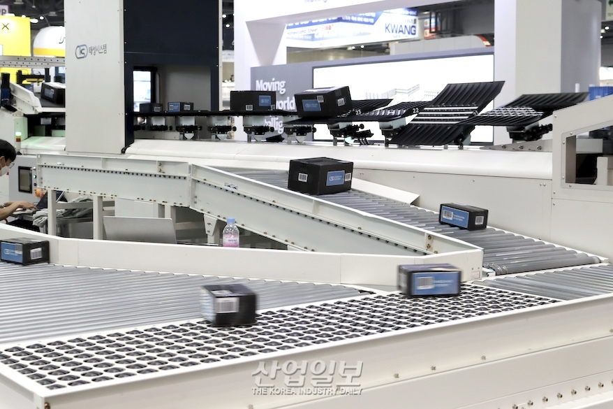 [국제물류산업대전] 수직으로 움직이는 소터(Sorter)…공간 효율성 높여