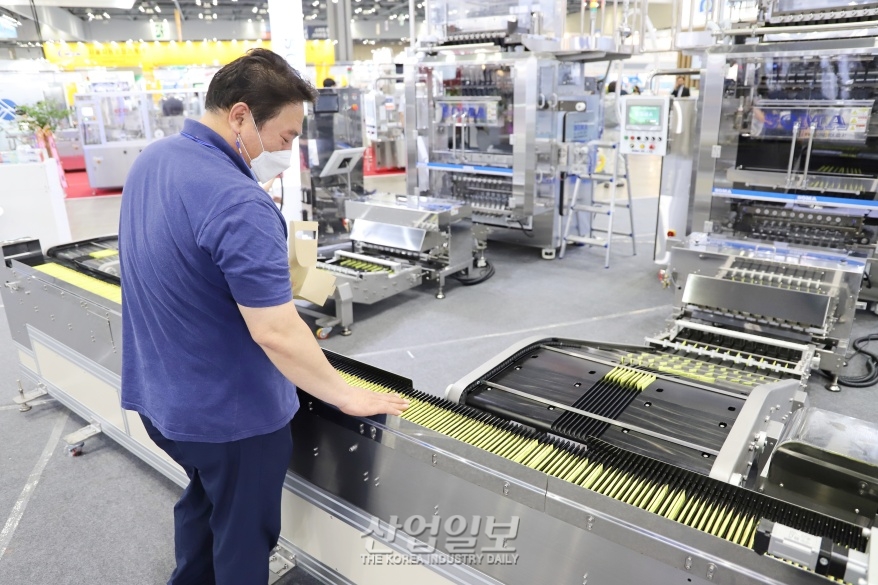 [코리아팩] 반려동물 제품 생산까지…분말스틱 포장 자동화, 영역 확장