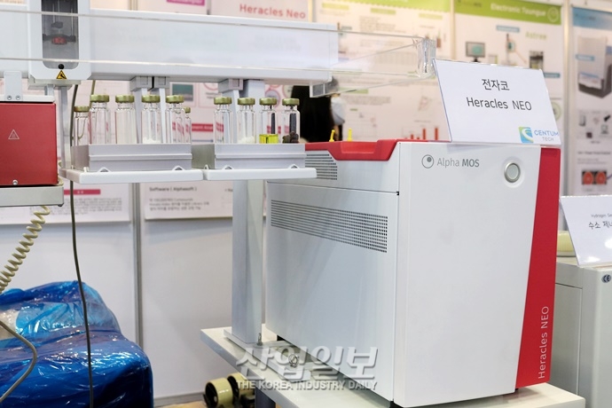 [국제 연구·실험 및 첨단분석장치전] '냄새의 원인을 찾아서' 냄새 분석하는 '전자코'