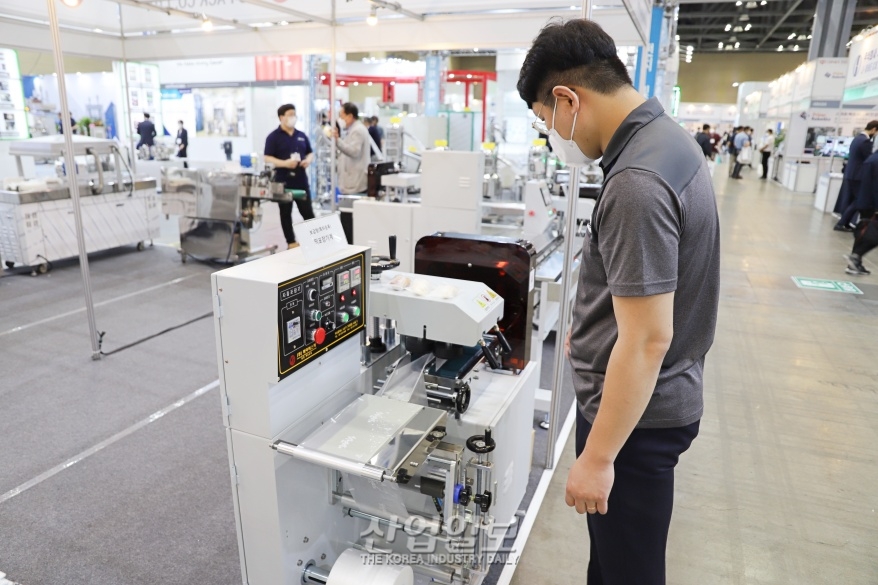 [코리아팩] 인버터 장착한 자동 포장기, 활용도↑