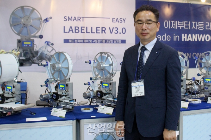 [코리아팩] 자동라벨기…헤드 본체에 제어 및 구동장치 내장