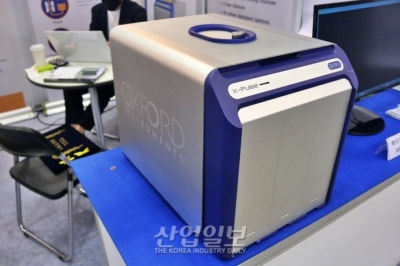 [국제연구·실험 및 첨단분석장비전] 원자 핵 회전시켜 측정하는 ‘핵자기 공명 분광기’