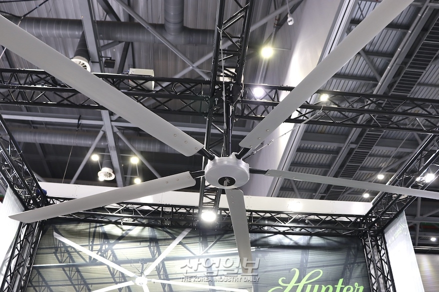 [국제물류산업대전] 대규모 공간 공기순환 돕는 천장용 팬(Fan)