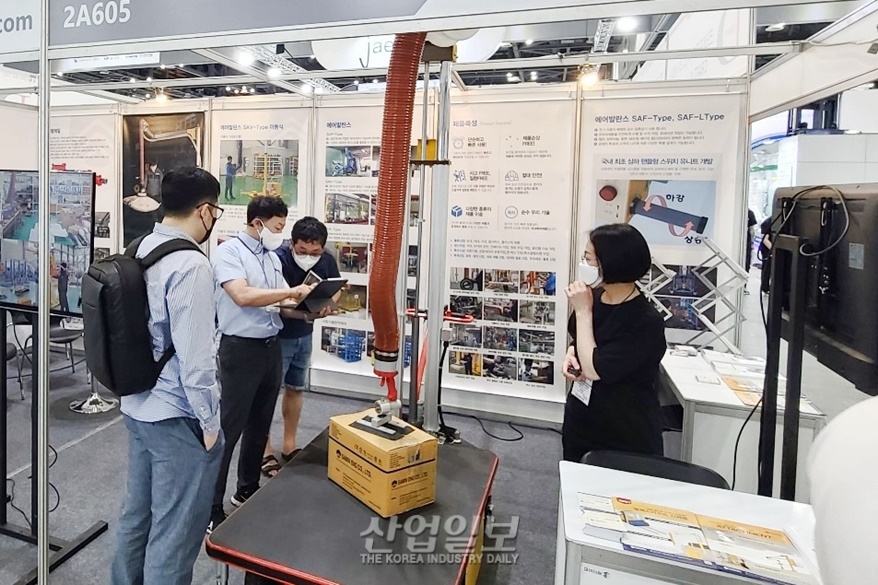 [국제물류산업대전] 진공흡착 기술로 중량물 이송하는 '에어발란스'