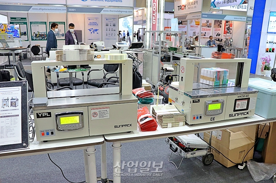 [코리아팩] 종이밴딩기로 '자원절감 간이 포장'