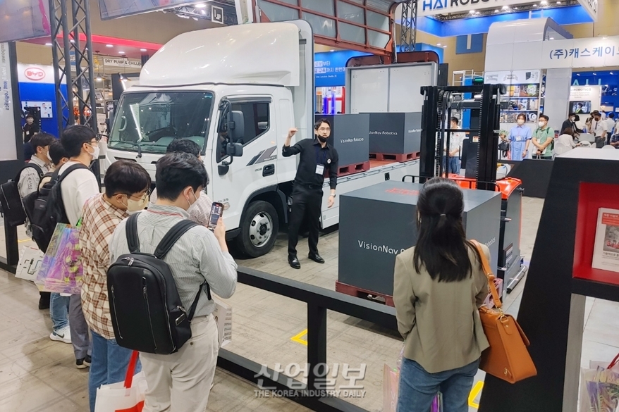 [국제물류산업대전] 무인 윙밴트럭에 최적화한 '무인 상하차 솔루션'