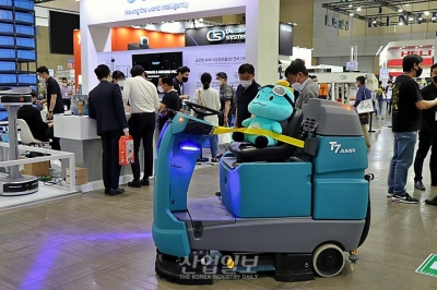 [국제물류산업대전] 자율주행 청소장비로 '사람-로봇 협업 위생 실천'