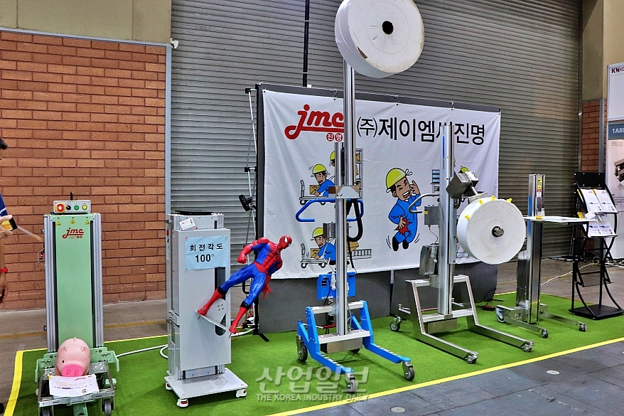 [국제물류산업대전] 작업자 '허리 건강' 지켜 줄 리프트