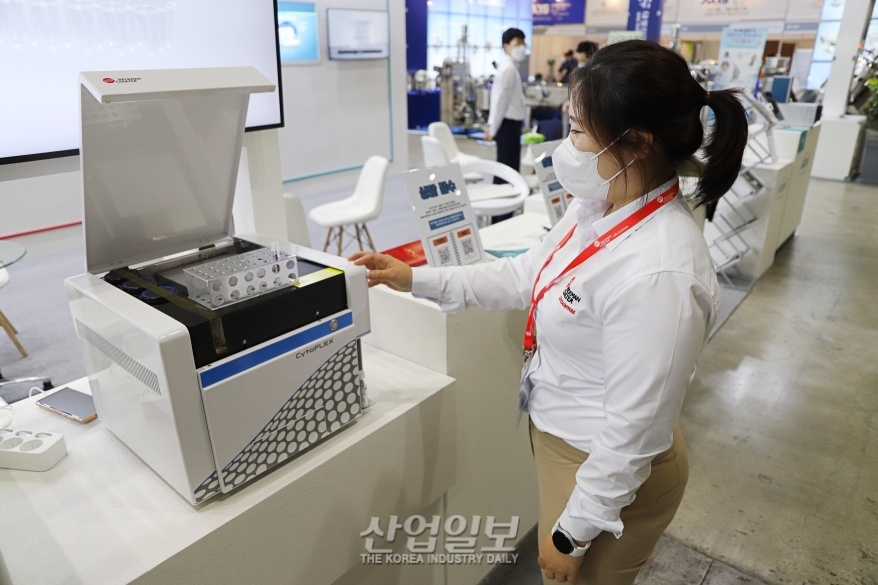 [국제제약·바이오·화장품기술전] 신약 유효성, 유세포 분석기로 확인