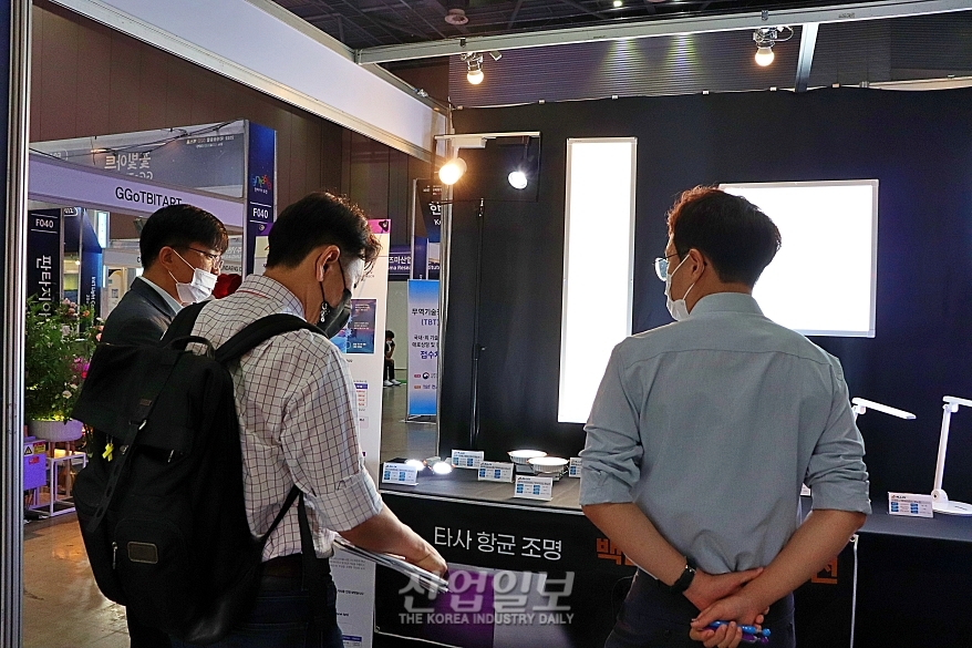 [광융합엑스포]조명에 향균 기능 더한 '생활 방역 조명'