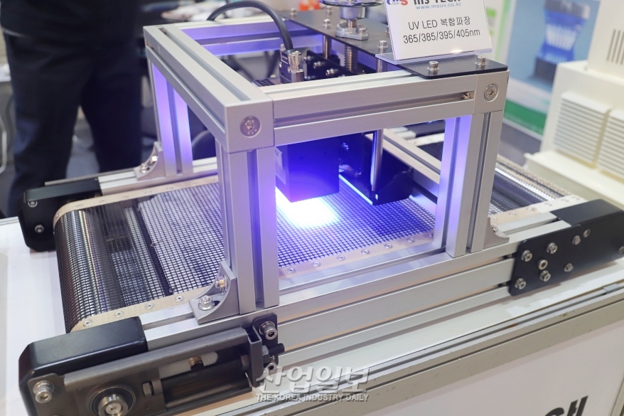 [광융합엑스포] 자외선 화학 반응으로 디스플레이 접착