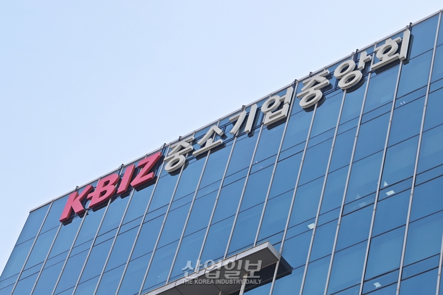 “최저임금마저 오르면 기업 생존 위험”…경영계, 인상 자제 호소