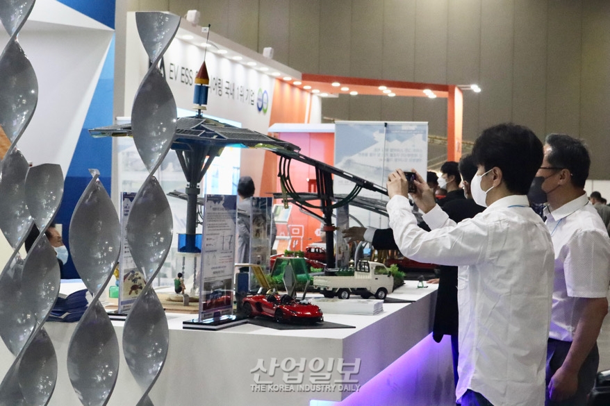 [세계태양에너지엑스포] 태양광·배터리·ESS 까지…신재생에너지 ‘한 자리에’