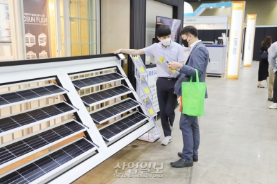 [세계태양에너지엑스포] 태양 추적하는 건물 일체형 태양광설비