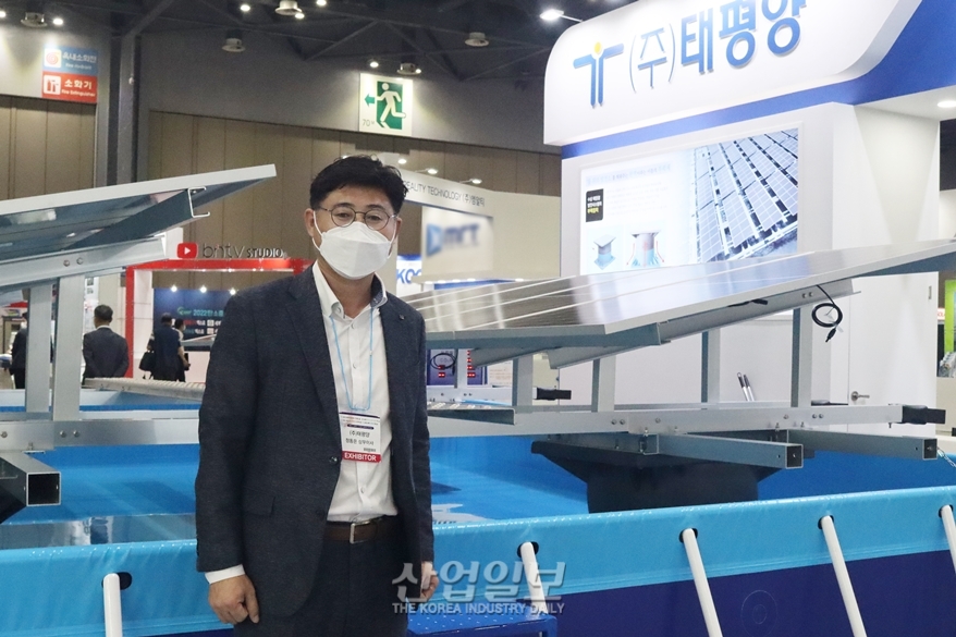 [세계태양에너지엑스포] 수상태양광, 친환경 부력체로 해양오염 줄여