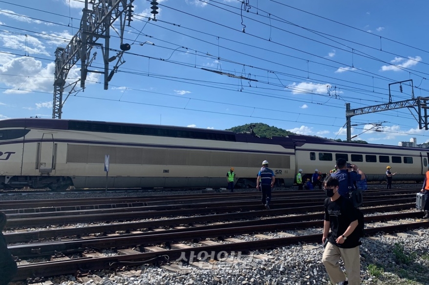 [1보] 서울행 SRT 열차 탈선···일부 부상자 병원 이송