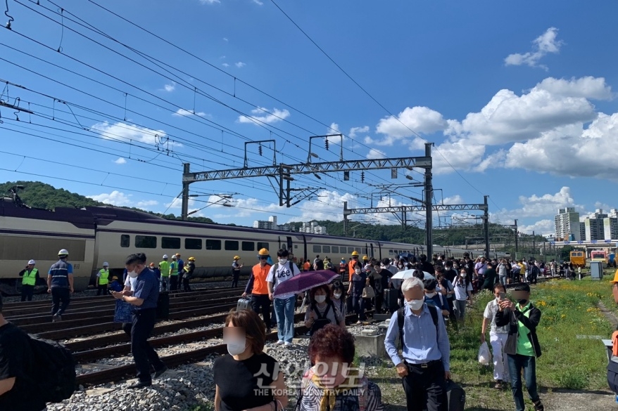 [1보] 서울행 SRT 열차 탈선···일부 부상자 병원 이송